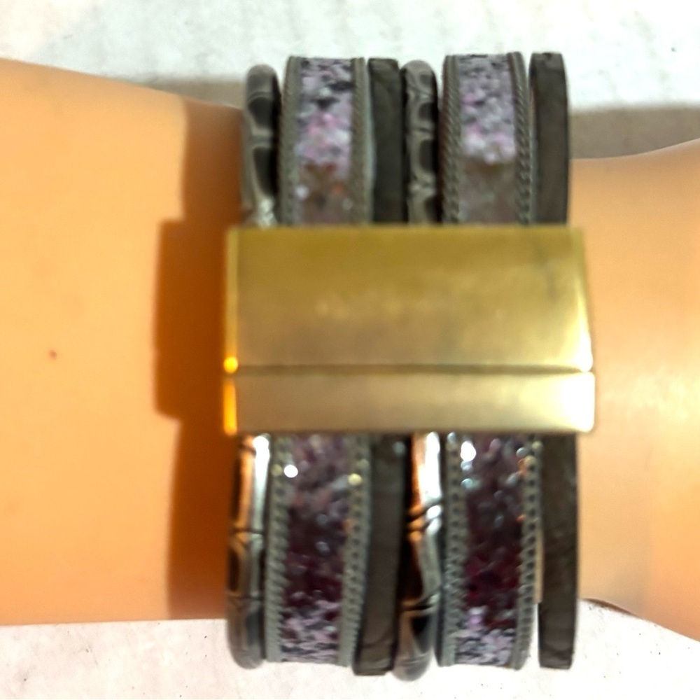 Fashion jewelry genuine leather  magnetic bracelet one size - Picture 2 of 2